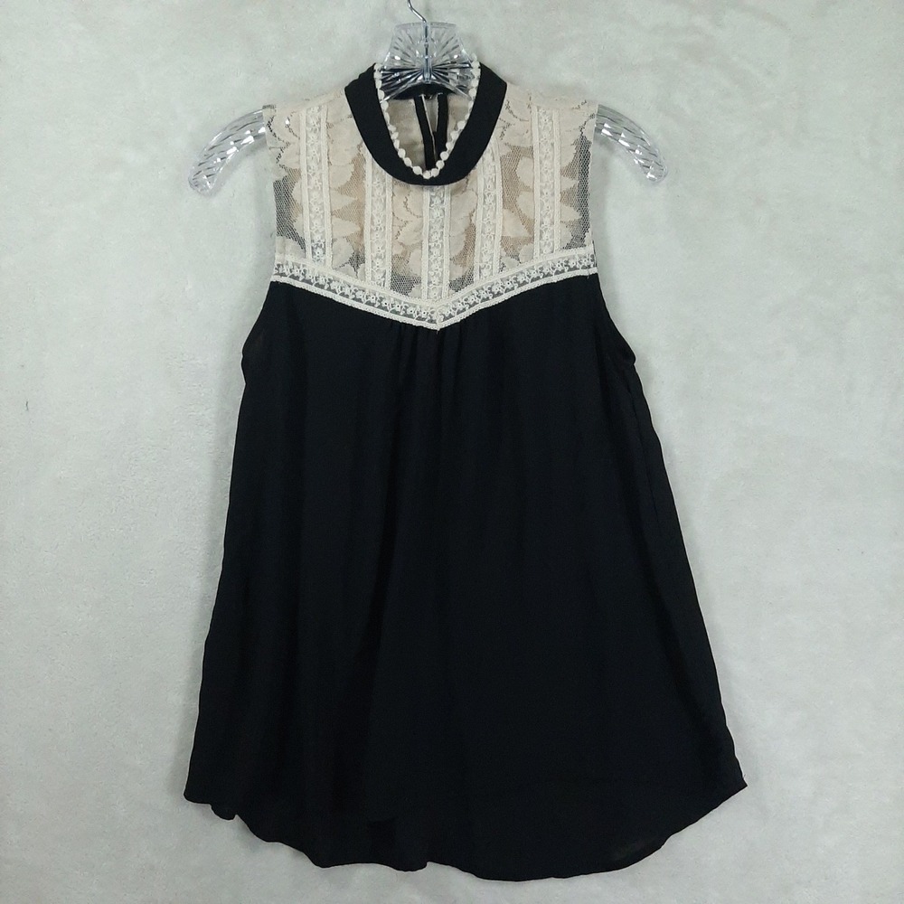 Monteauā Black Cream White Lace Whimsygoth Victorian Sleeveless Button Women M